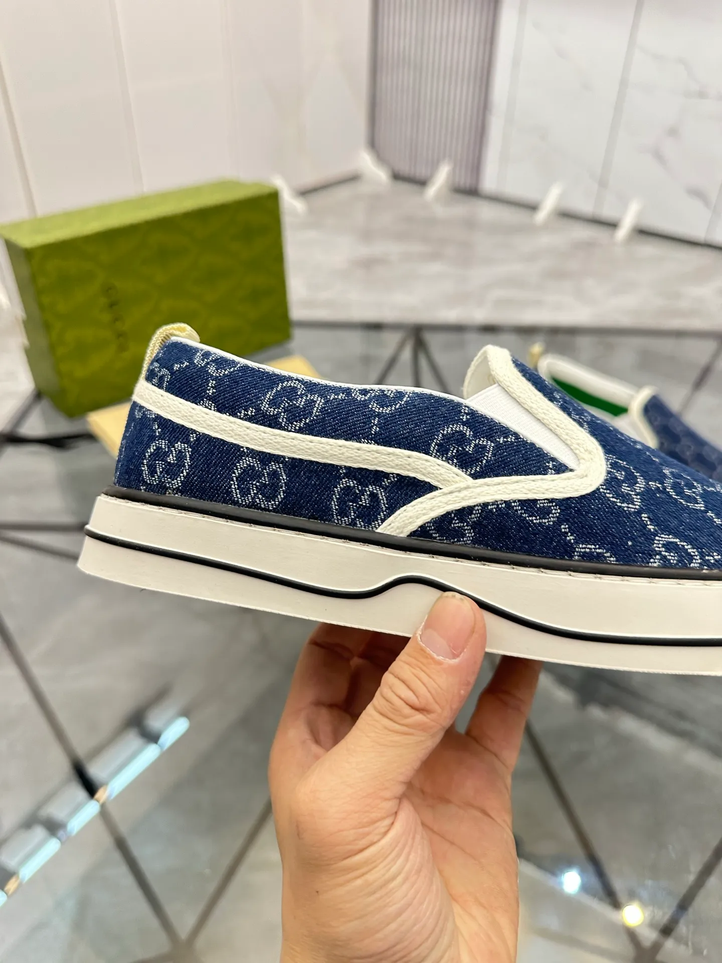 Men's shoes: 💰P360¥ Product trademark: Gucci* "Gucci*" slip-on Regular size: 38-44 (can be customized to 45.46.) Product materials: Original material from the upper counter, breathable lining, original outsole. Number: 661